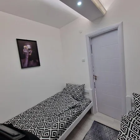 At Mirror Apartment Vozdivac Exterior photo