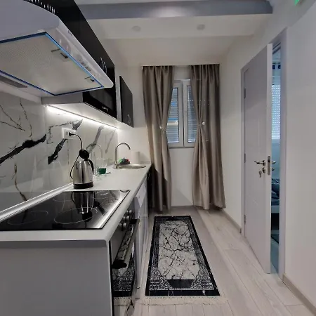 At Mirror Apartment Vozdivac Exterior photo