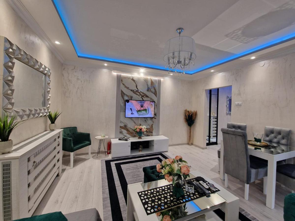 Apartment At Mirror