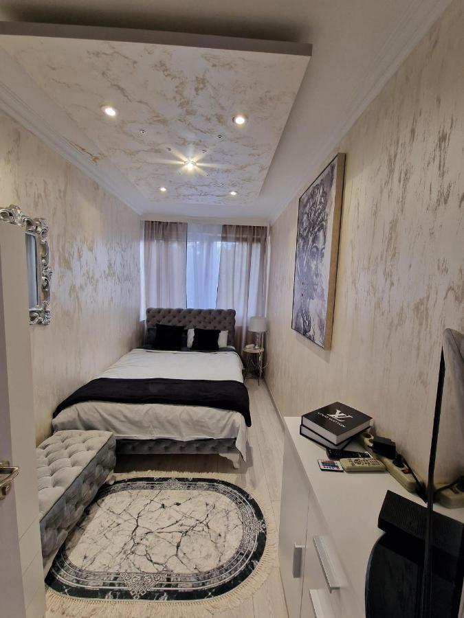 Apartment At Mirror *