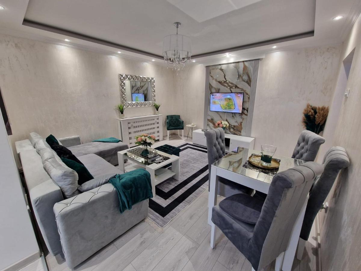 Apartment At Mirror *